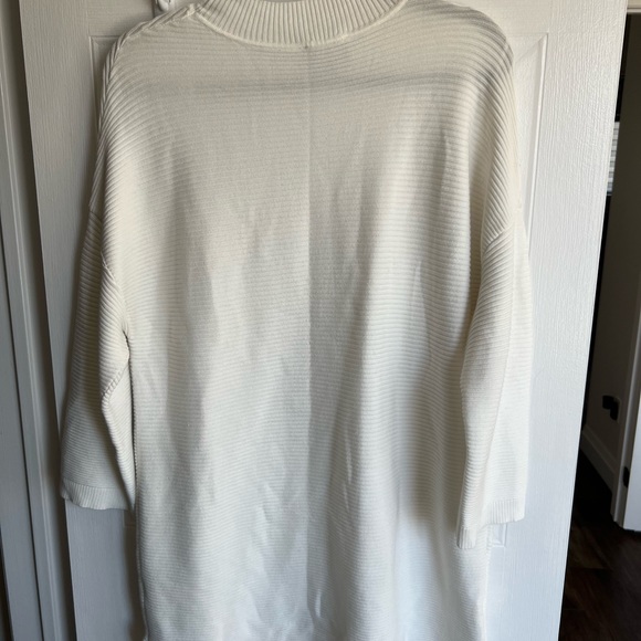 White top - worn once - Picture 2 of 2